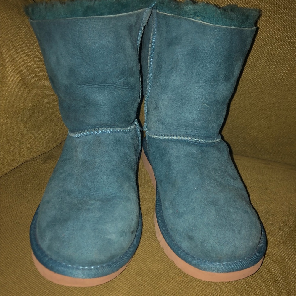 Great Condition Big Kids Teal  Bailey Bow Uggs